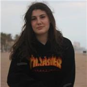 Geóloga y ambientóloga estudiando un máster de geología imparte clases a nivel de primaria y ESO